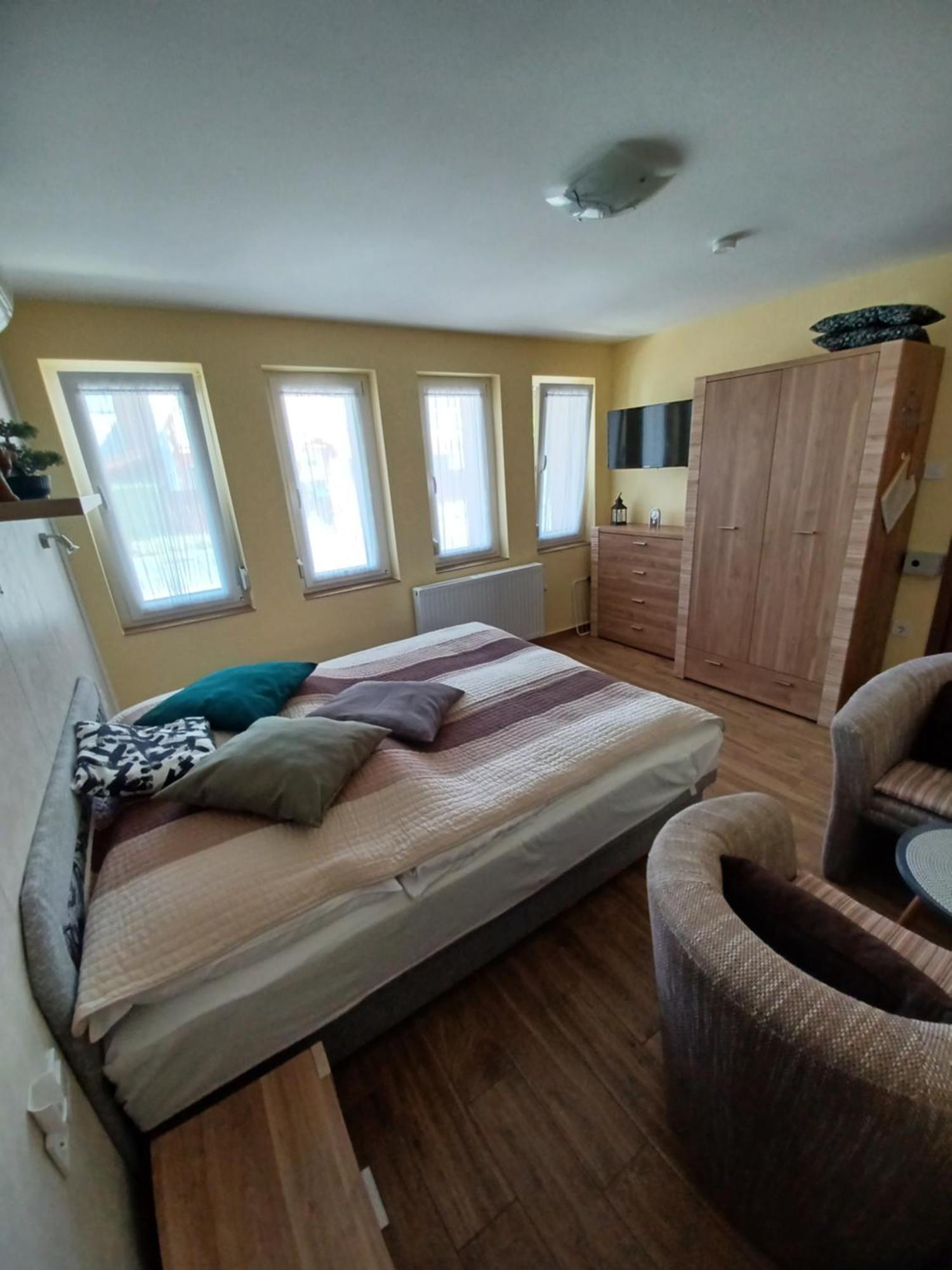 Tulipan Apartmanhaz Buk Bagian luar foto